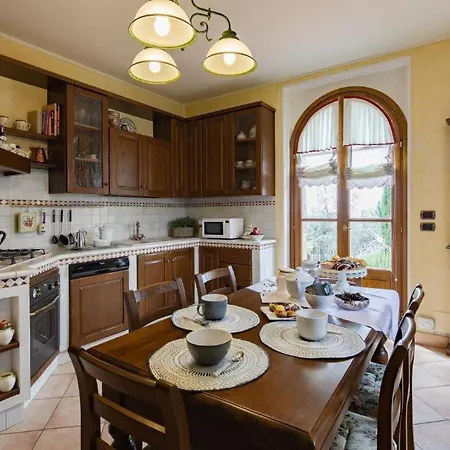 Wunderschoene In Mit Grosser Terrasse By Interhome 아파트